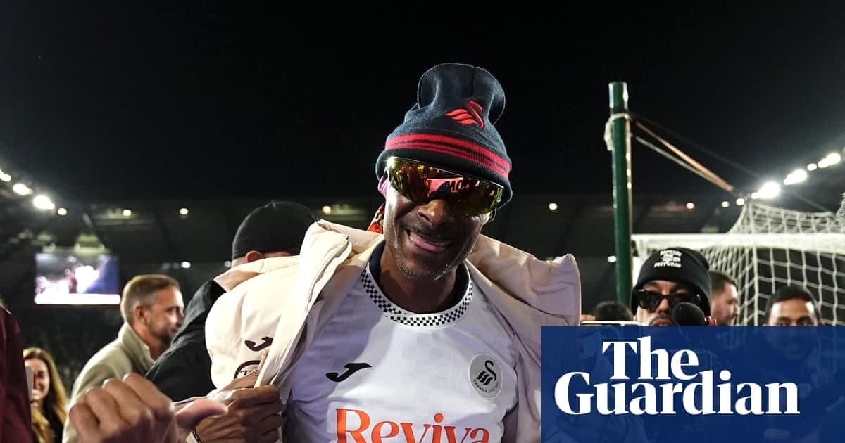 Snoop Dogg 首访斯旺西获护卫队致敬,普雷斯顿1-1战平