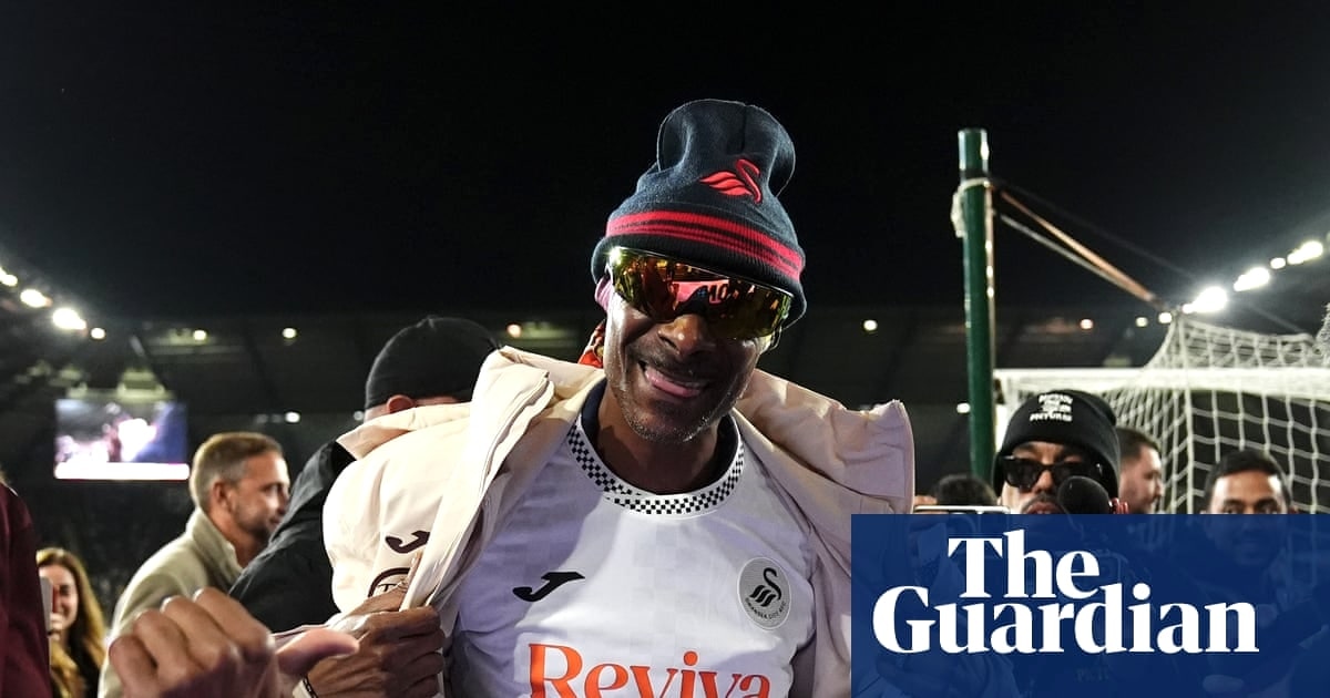 Snoop Dogg 首访斯旺西获护卫队致敬,普雷斯顿1-1战平